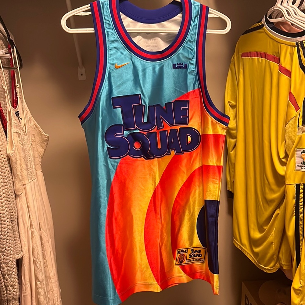 Mens Nike toon squad jersey